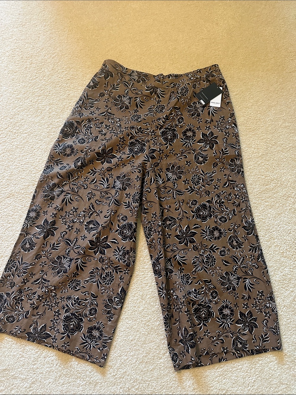 Nine West Brown Floral Wide-Leg Crop Pants with Black & White Accents 1 x nwt